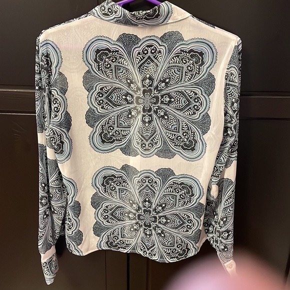 NWOT womens chapter one brand long sleeve blouse. Size small. Sheer fabric. - Picture 3 of 5